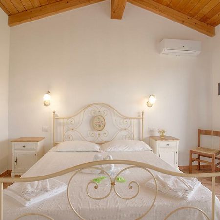 올비아 Agriturismo Mieleamaro 빌라 외부 사진