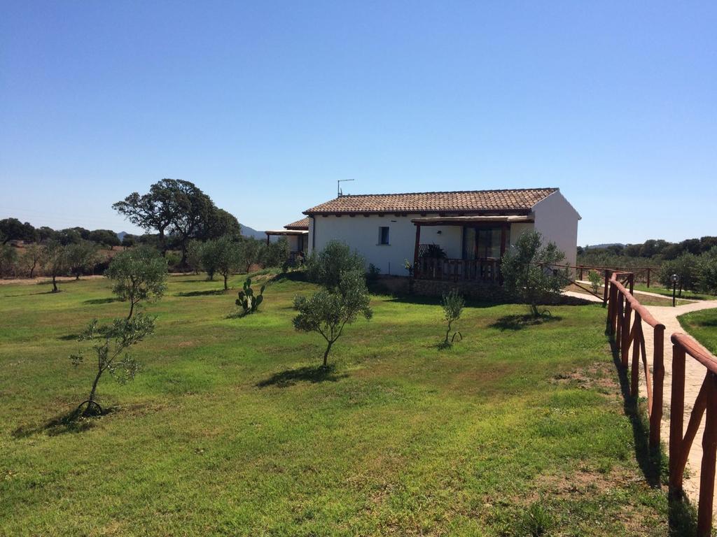 올비아 Agriturismo Mieleamaro 빌라 외부 사진