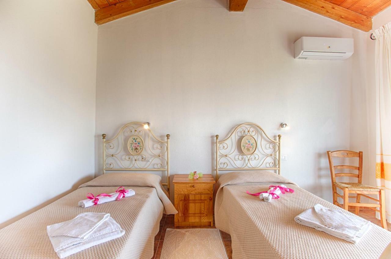 올비아 Agriturismo Mieleamaro 빌라 외부 사진